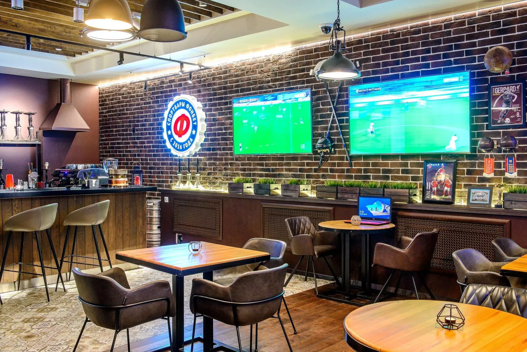 Подробнее о статье ТОП-5 мест для просмотра матчей в Москве и Петербурге